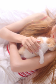 三位女学生特殊精油按摩