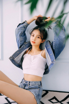 美女抓奶抖胸视频